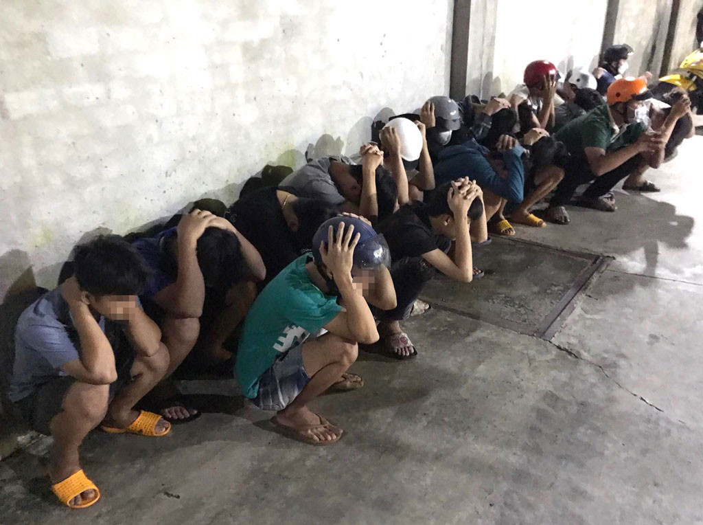 Tạm giữ cả người lẫn phương tiện vụ 20 thiếu niên tụ tập đua xe